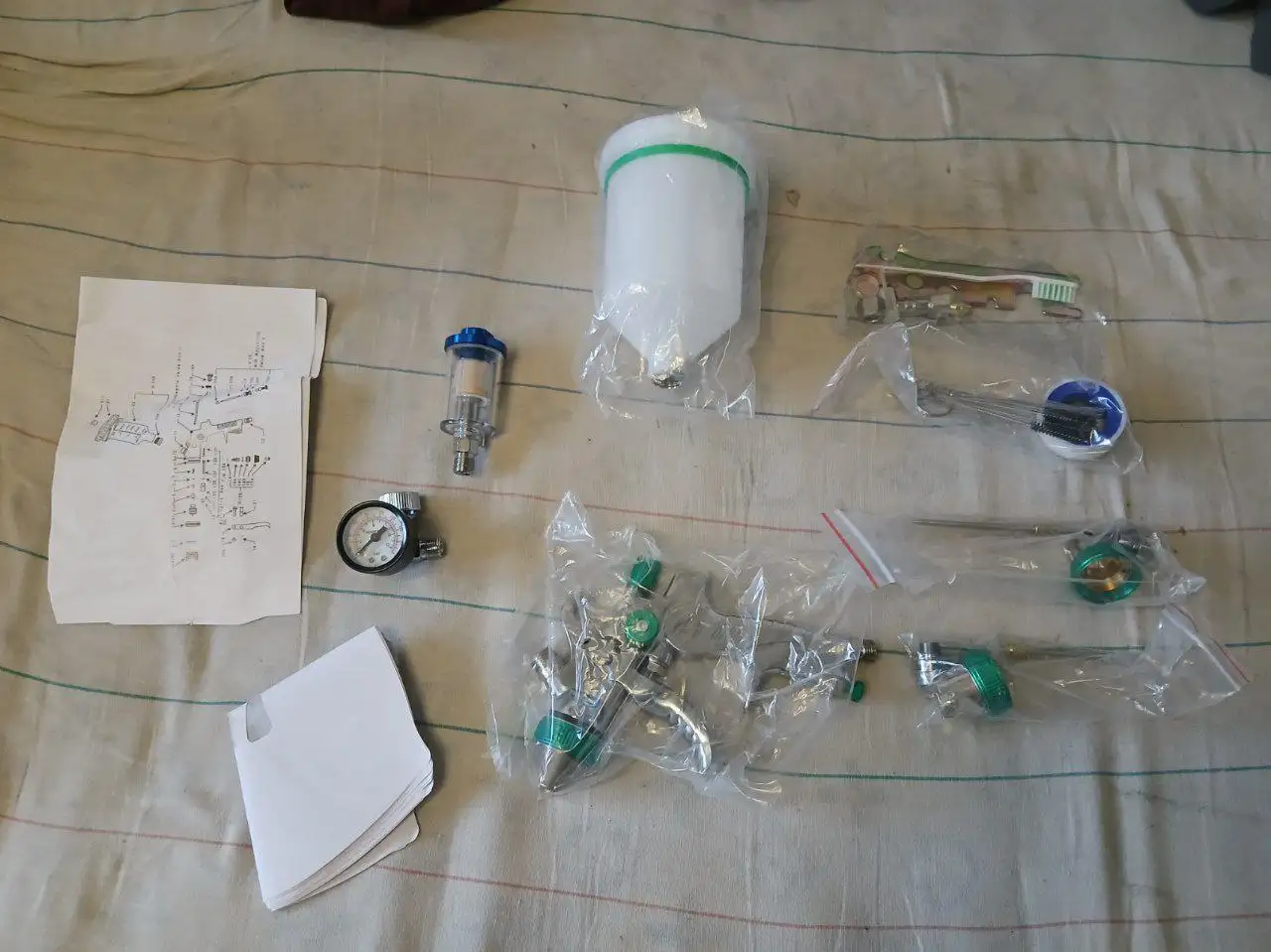 Комплект пневмооборудования и сварочный шлем - Инструменты и оборудование (Барахолка) в Тольятти