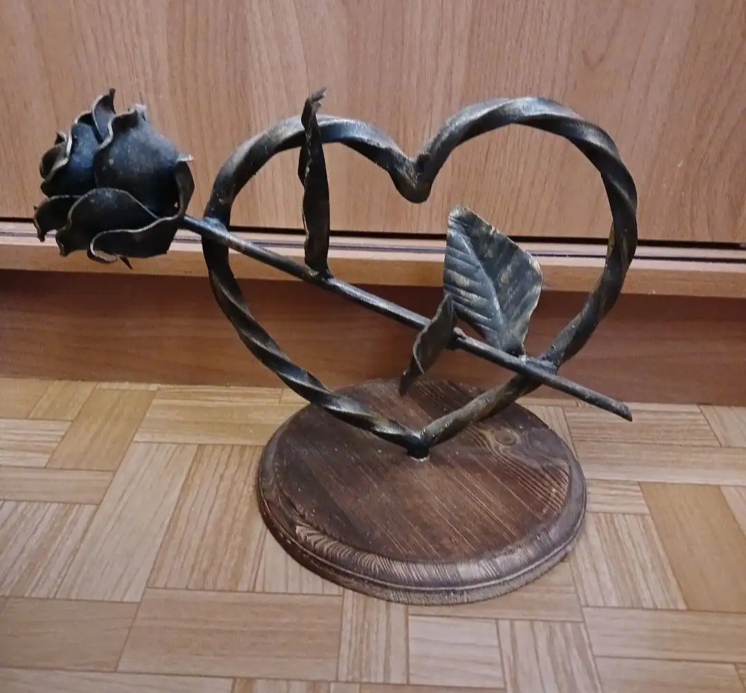 Вещи женские, игрушки, медицинский костюм, ткани, розы - Барахолка в Тольятти