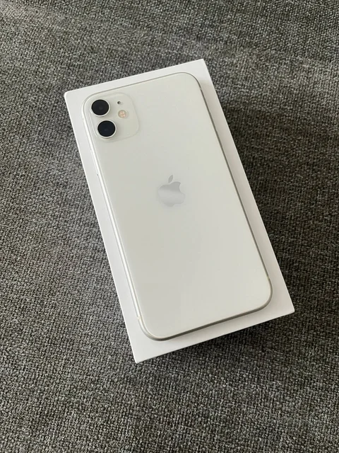 iPhone 11 64GB Белый в идеальном состоянии - Игровые консоли и аксессуары в Тольятти