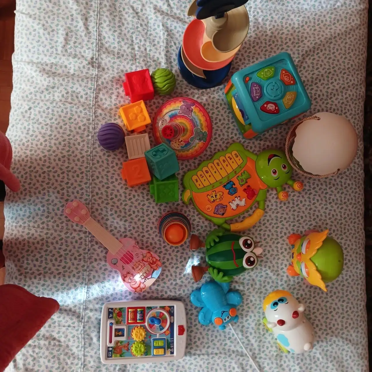 Игрушки музыкальные, вещи женские, мед.костюм, отрезы тканей - Барахолка в Тольятти