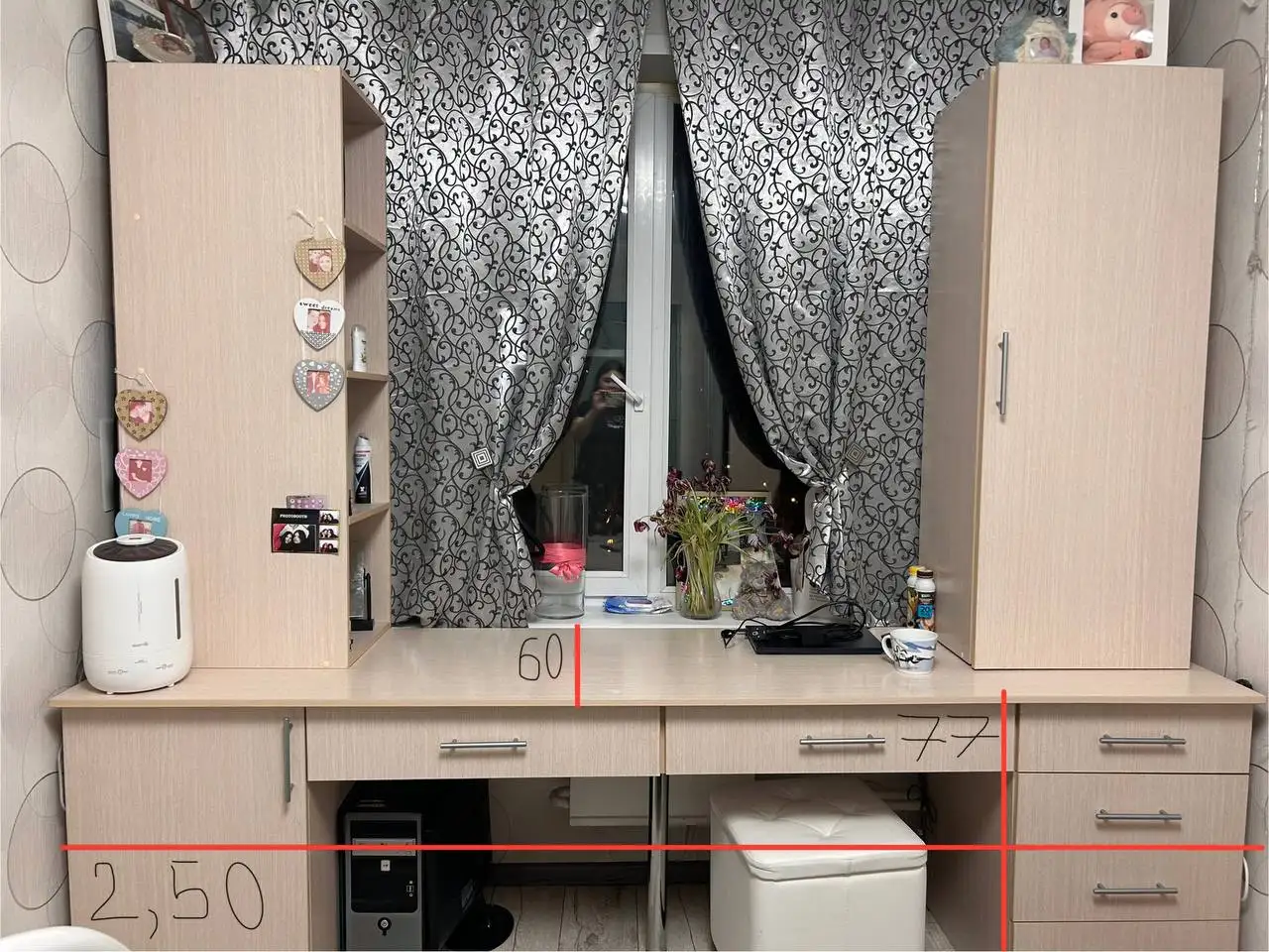 Бежевый письменный стол с тумбами и полками - Барахолка в ТОЛЬЯТТИ