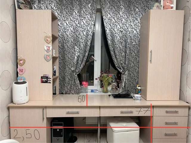 Бежевый письменный стол с тумбами и полками - Находки в ТОЛЬЯТТИ