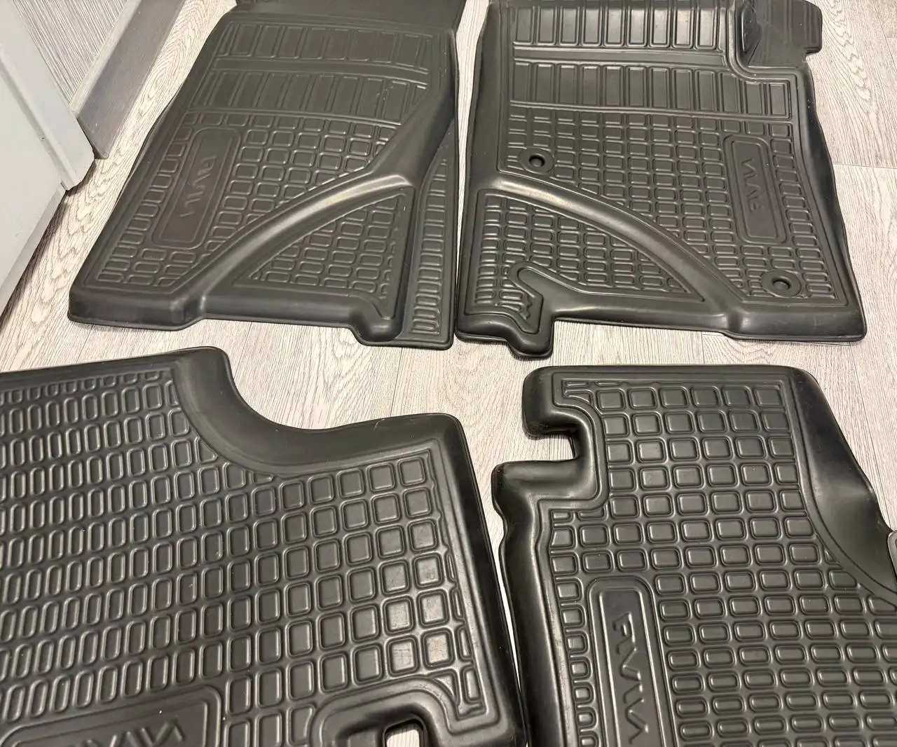 Резиновые коврики Chevrolet Niva - Аксессуары (Авто) в Тольятти