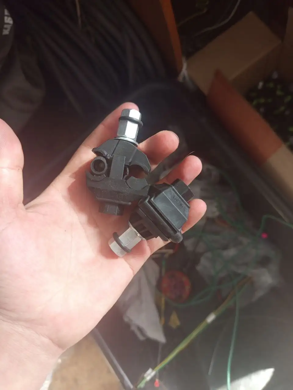 Продажа герметичных прокалывающих и анкерных зажимов для СИП - Электротехнические изделия (Запчасти) в Тольятти