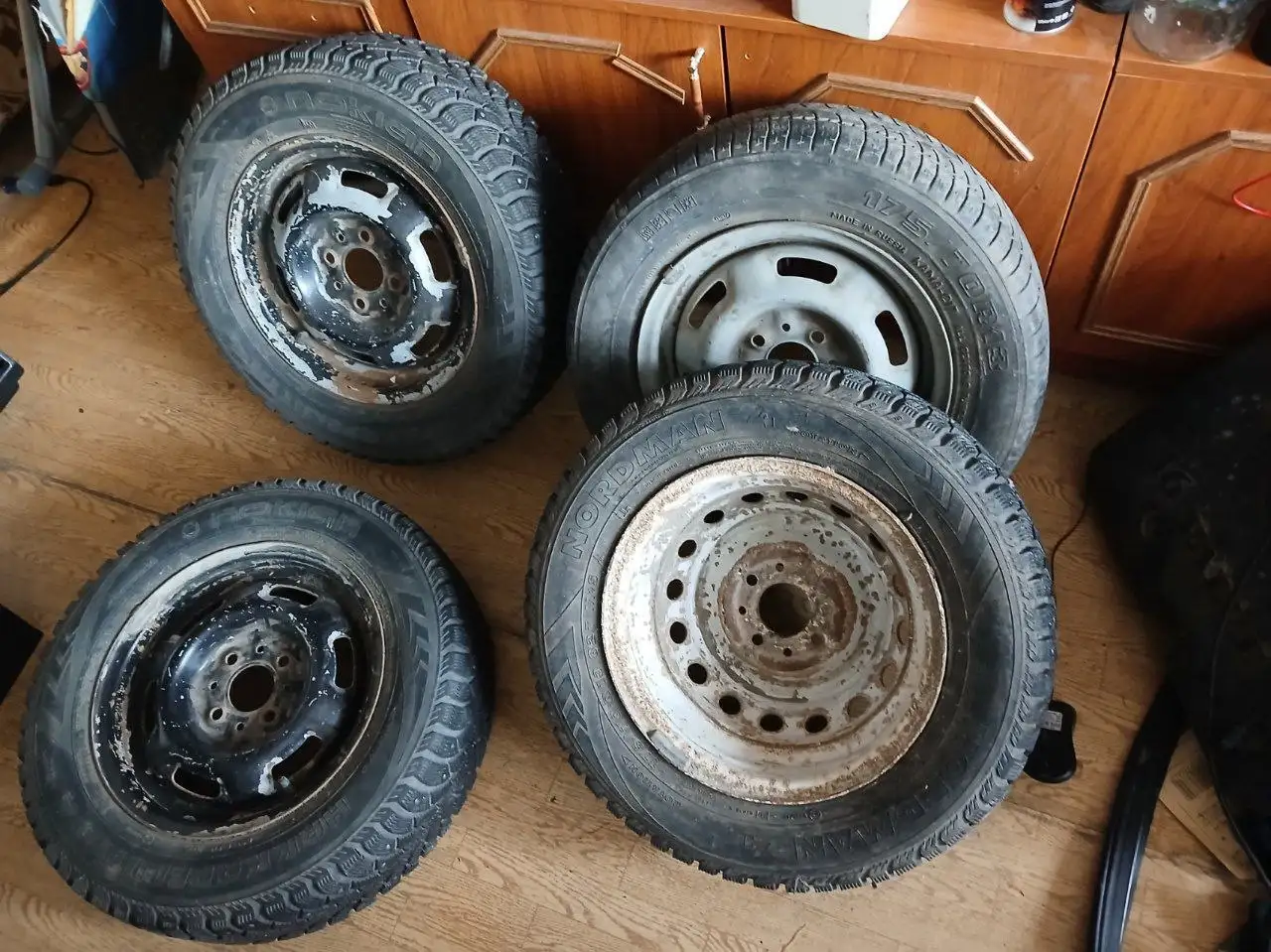 Колеса R13, сварочный шлем и краско-пульт - Барахолка в ТОЛЬЯТТИ