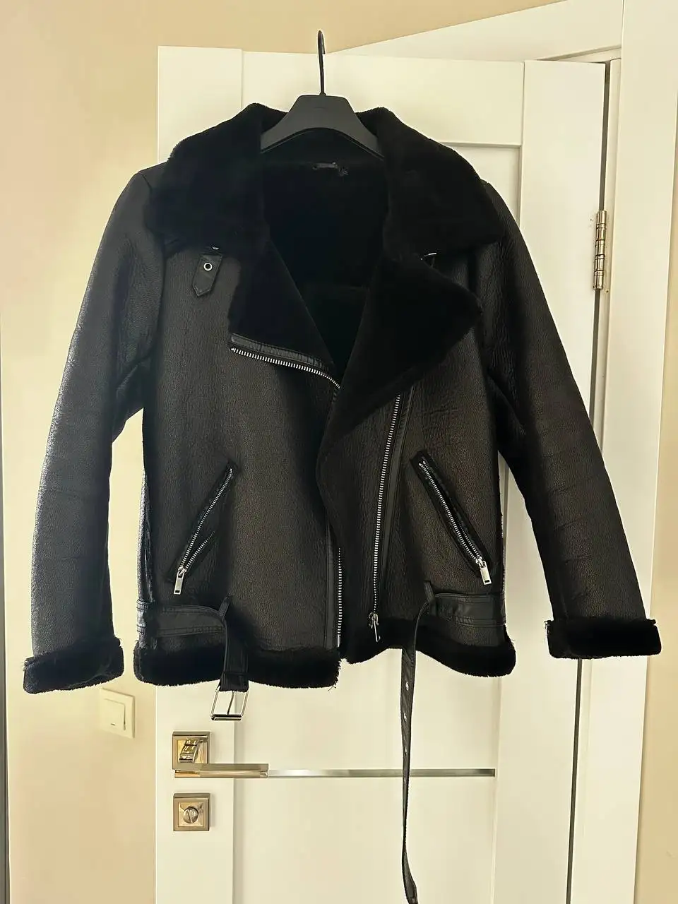 Женская дубленка в отличном состоянии - Верхняя одежда (Одежда) в Тольятти