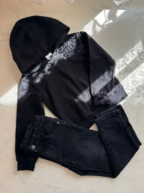 Джинсы на мальчика с худи в подарок - Юбки в Тольятти