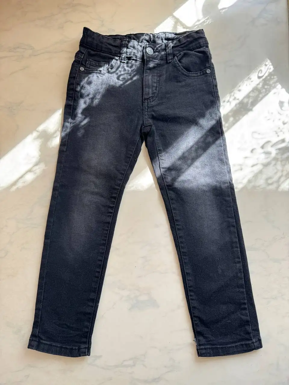 Джинсы на мальчика с худи в подарок - Детская одежда (Одежда) в Тольятти