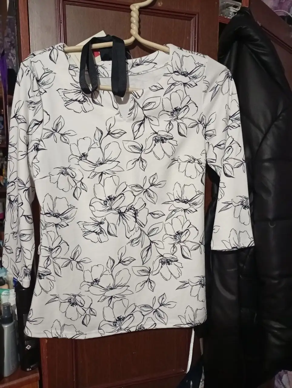 Женская блузка размер L белая с цветочным узором - Женская одежда (Одежда) в Тольятти