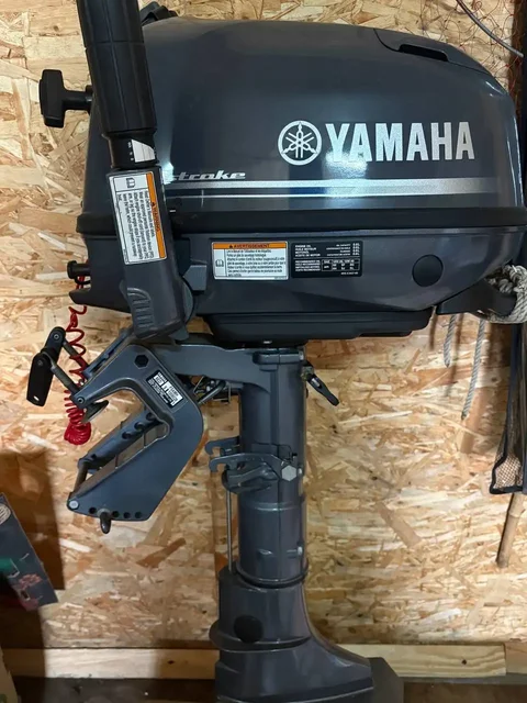 Мотор Yamaha 5 л.с. 4 тактный - Легковой автомобиль в Тольятти