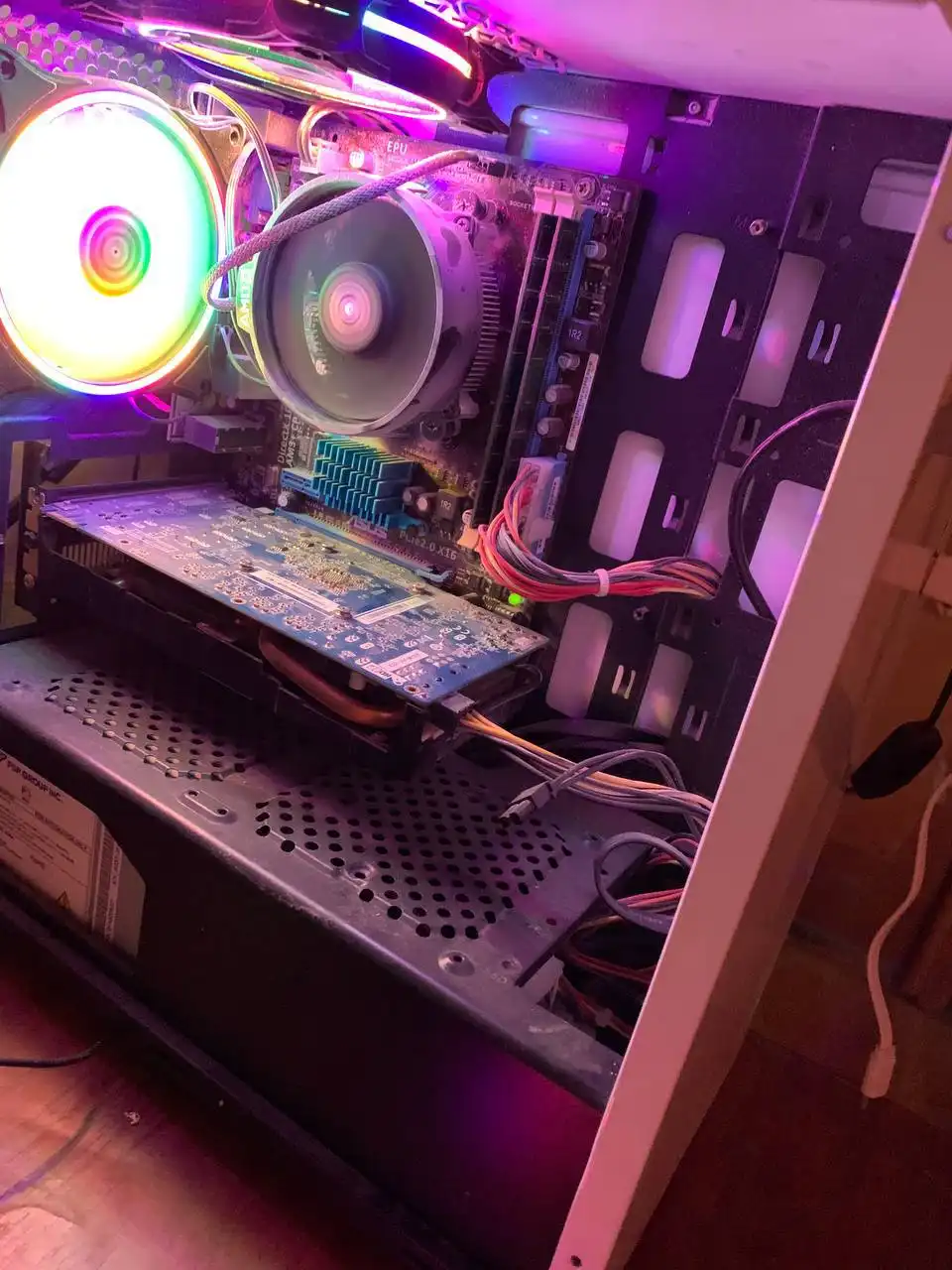 Компьютерный комплект с монитором и аксессуарами