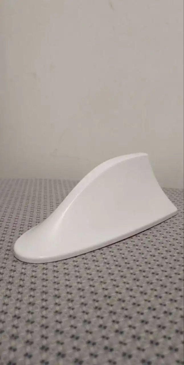 Продам новую универсальную антенну "плавник"