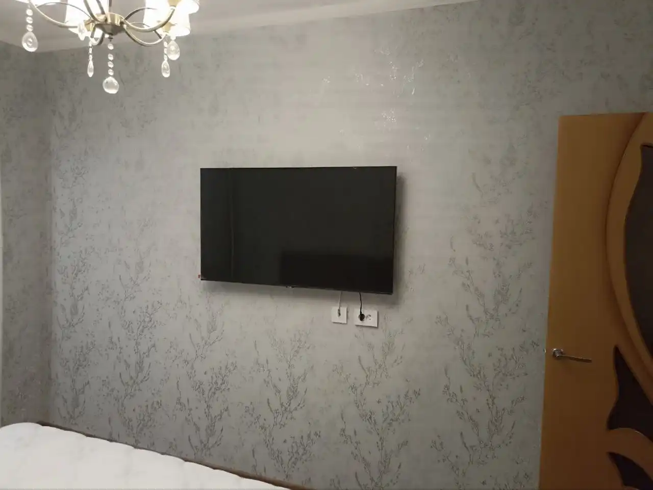 Услуги по ремонту: кафель, ламинат, обои