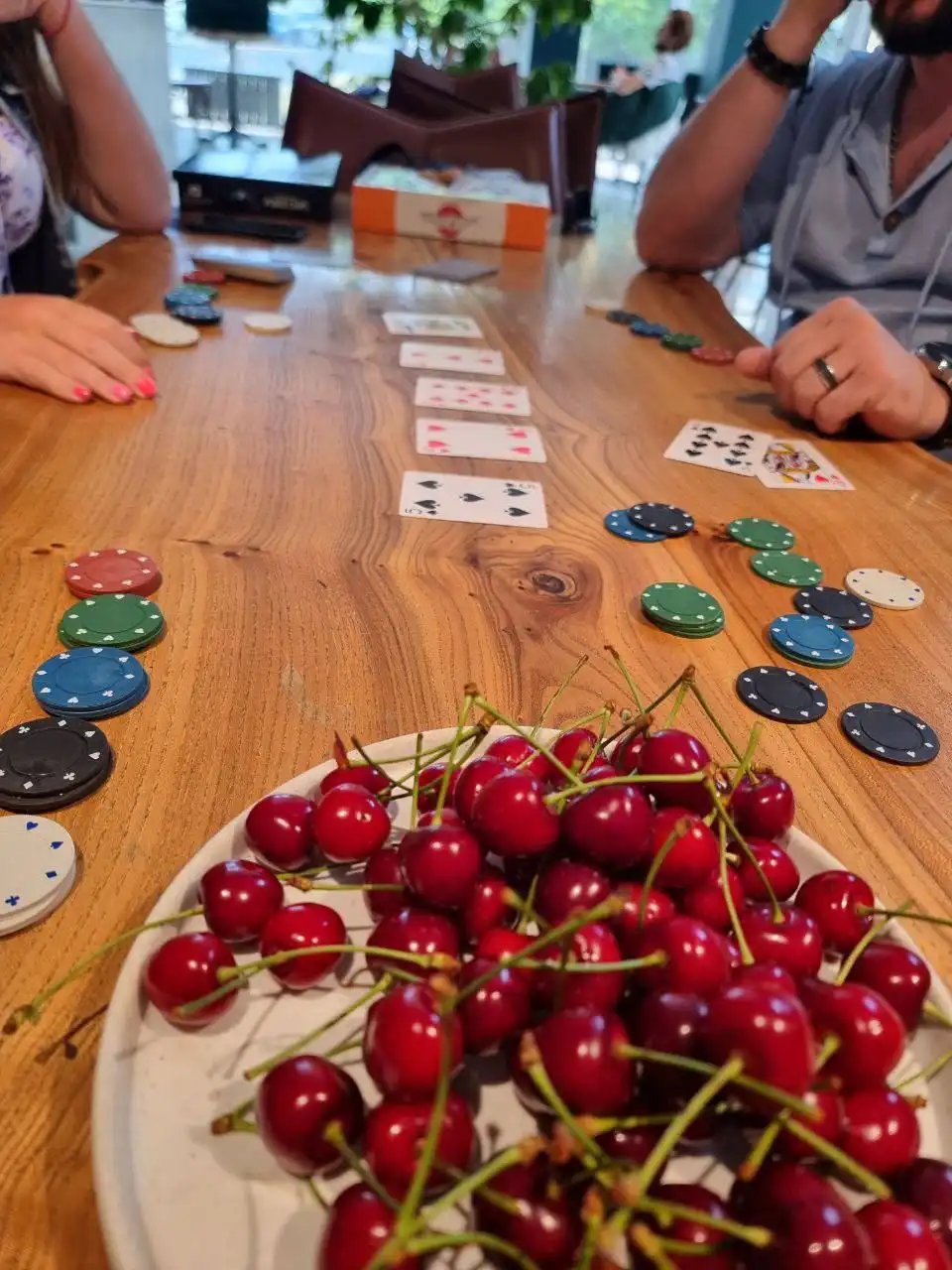 Приглашение поиграть в покер