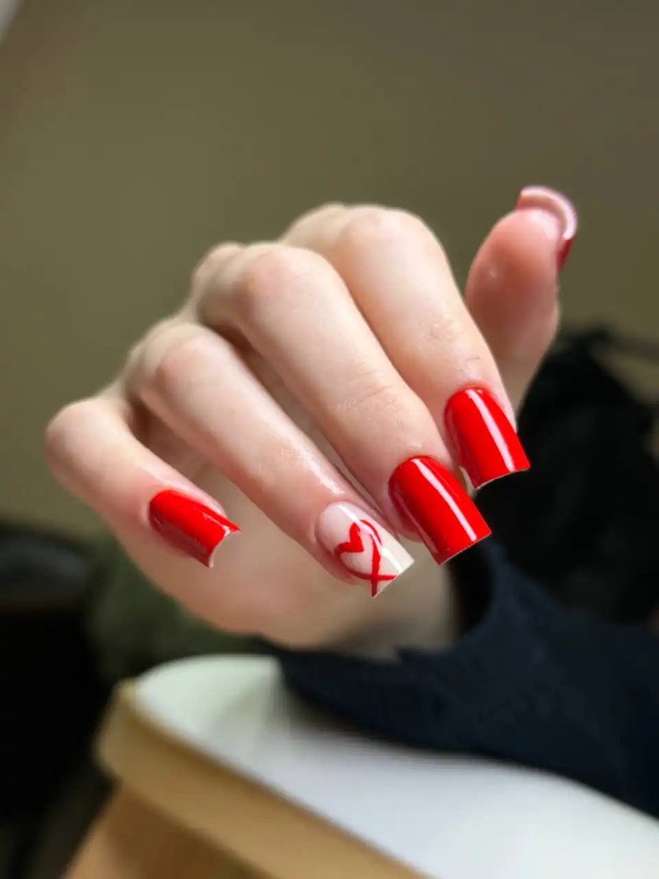 Новогодний маникюр с бесплатным дизайном