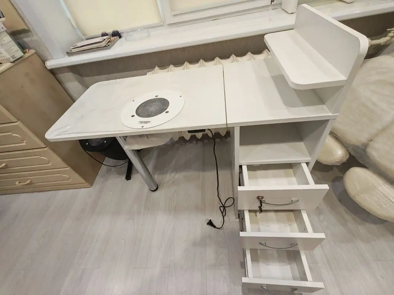 Складной маникюрный стол с вытяжкой POLARUS