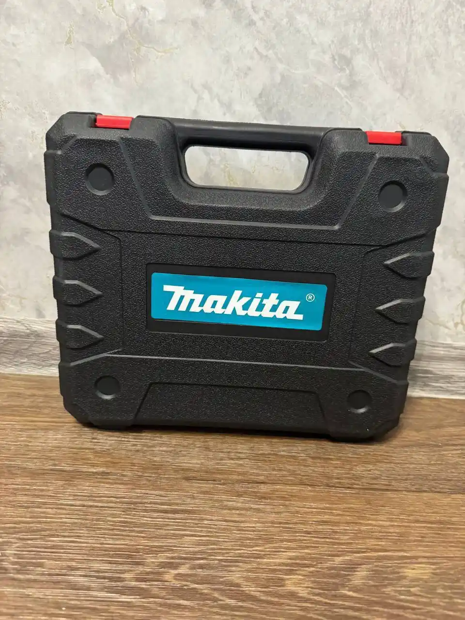 Шуруповерт-дрель ударный Makita