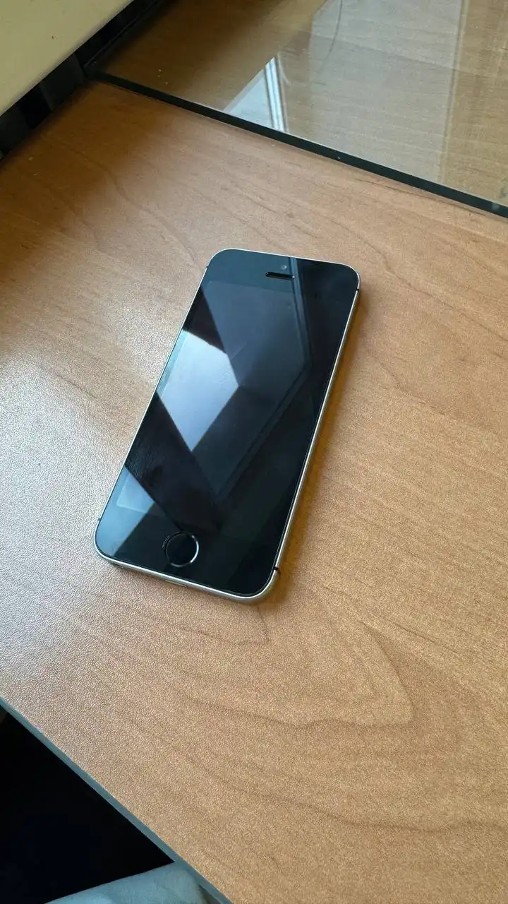 Продается IPhone SE