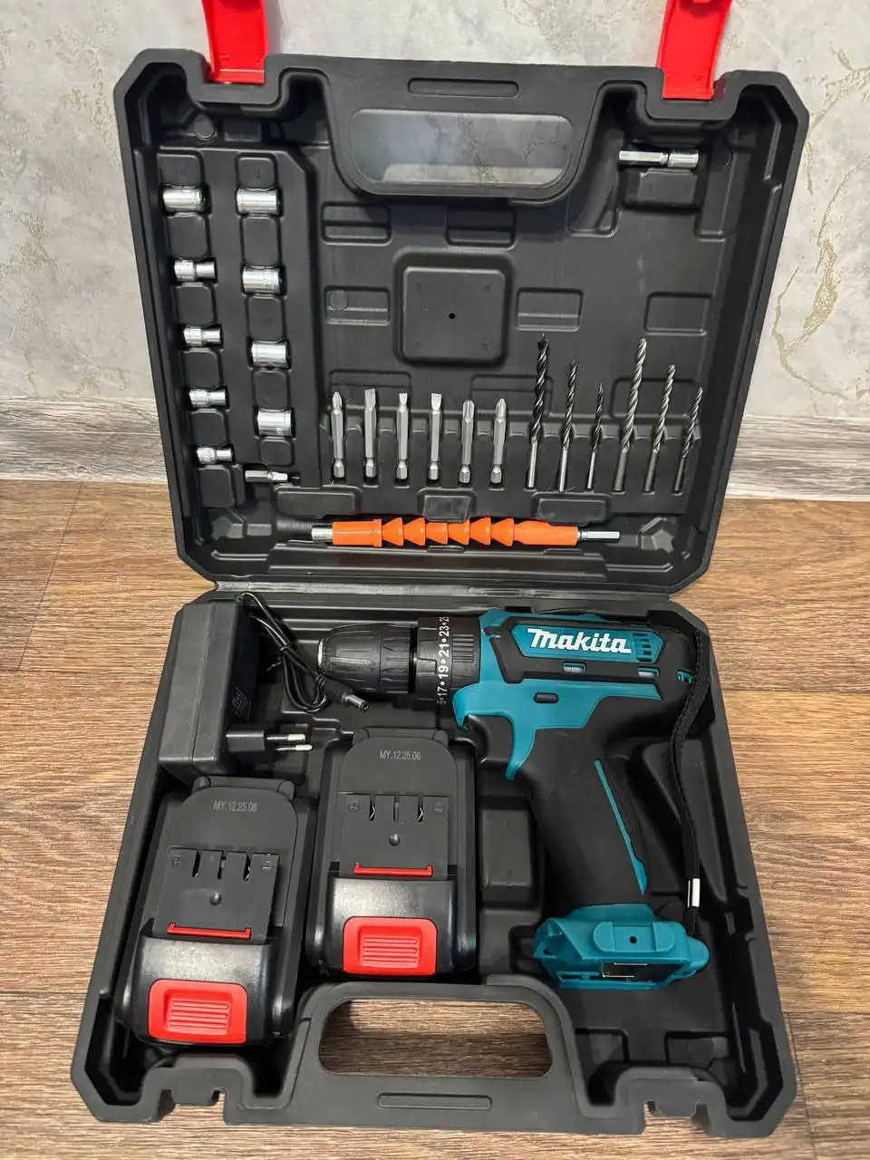 Шуруповерт-дрель ударный Makita новый