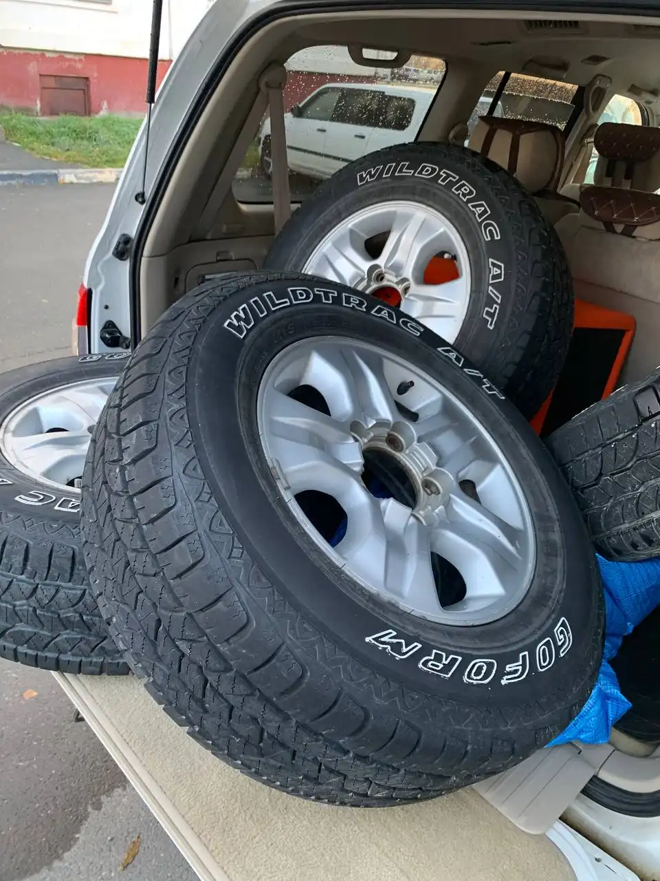 Продам летнюю резину AT на дисках 275/65/17