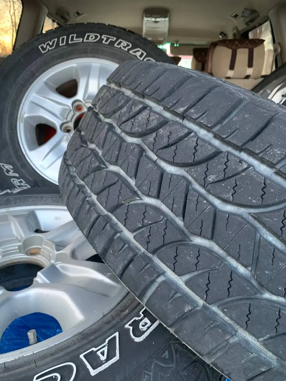 Продам летнюю резину AT на дисках 275/65/17