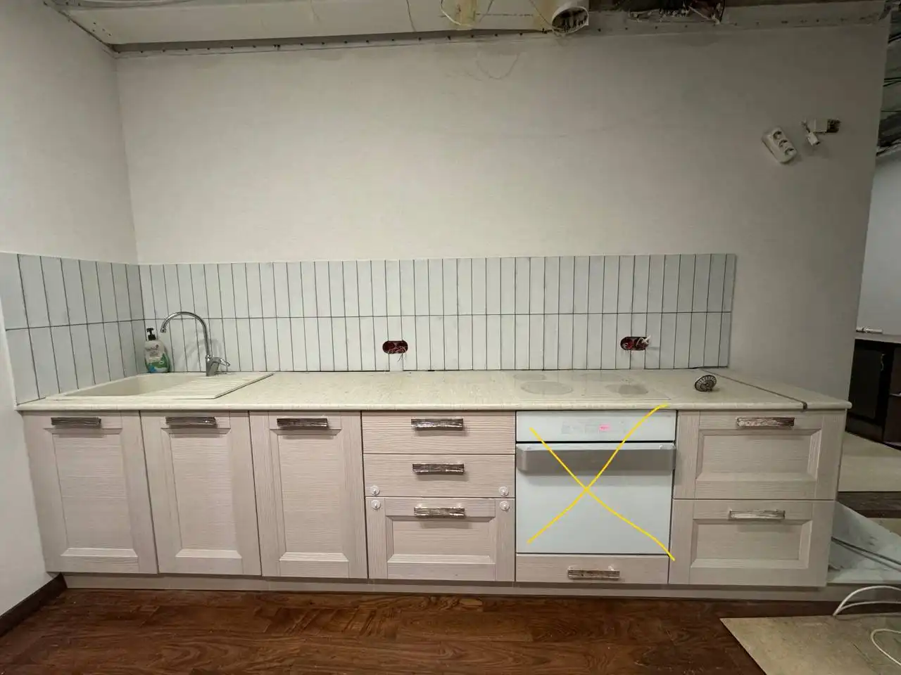 Кухня в хорошем состоянии с немецкой фурнитурой