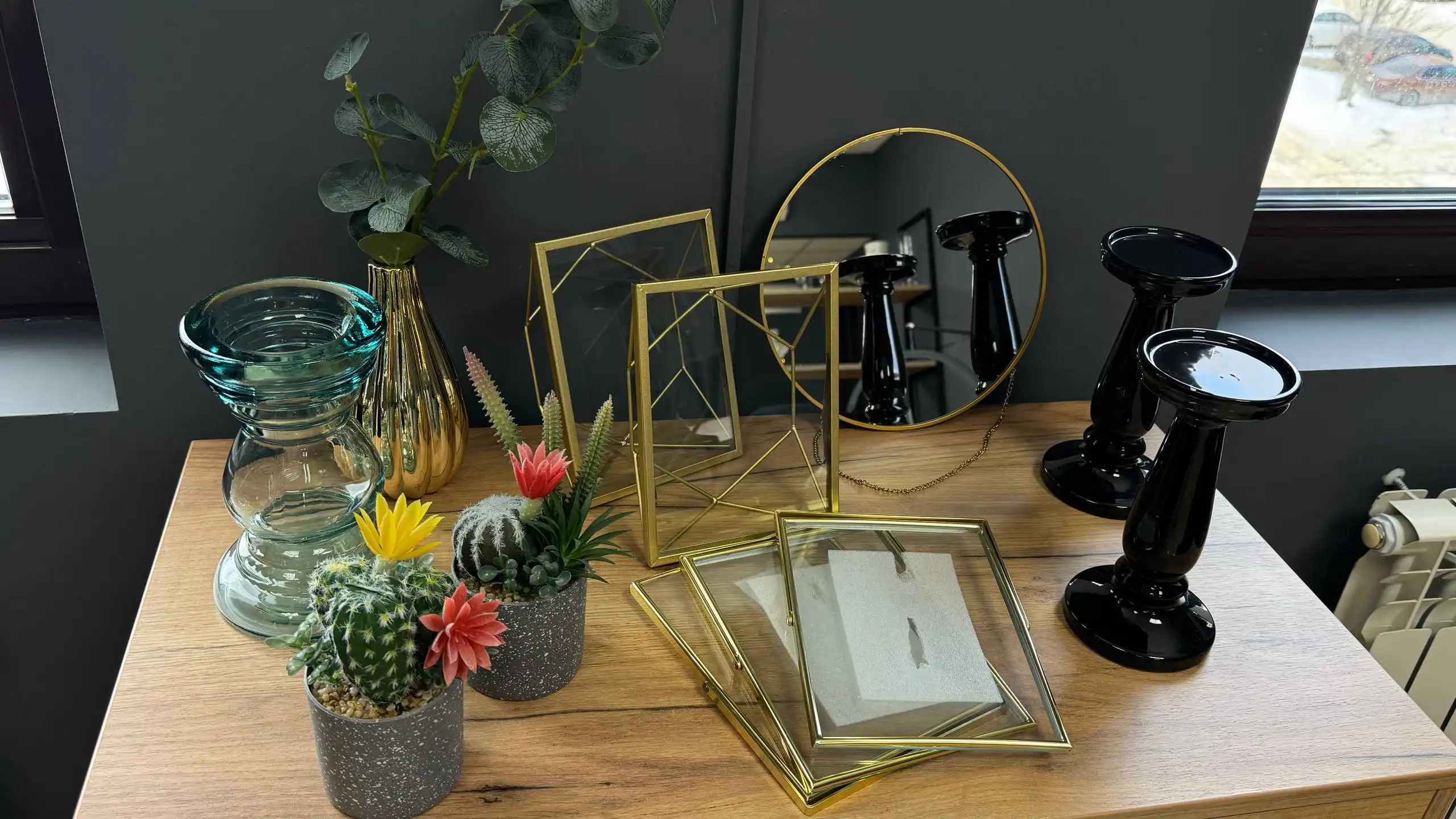 Продажа мебели, оборудования и декора в Корсакове