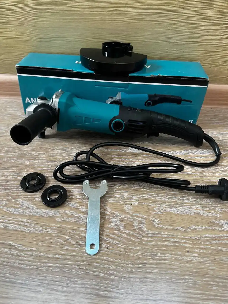 Новая болгарка Макита