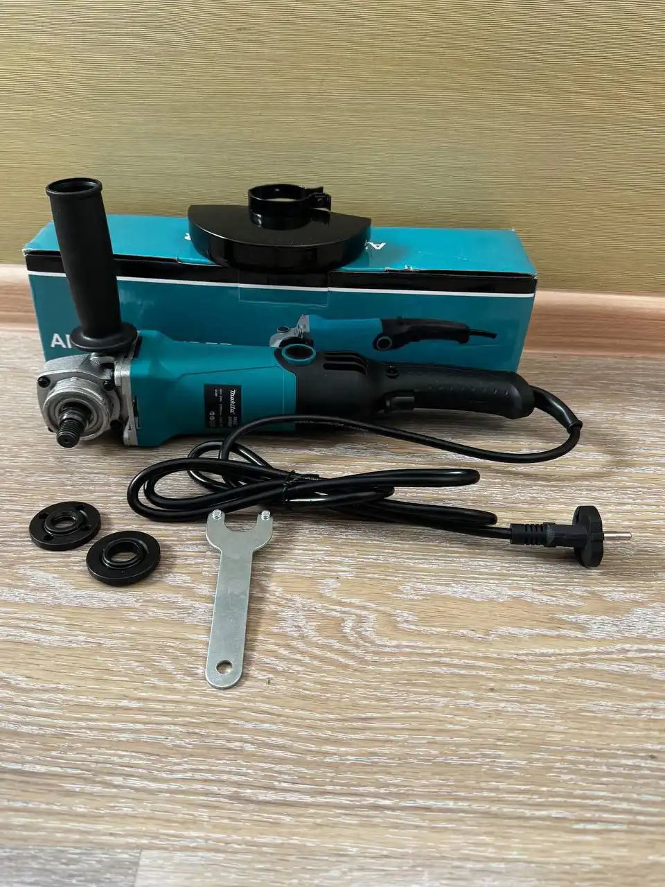 Новая болгарка Макита