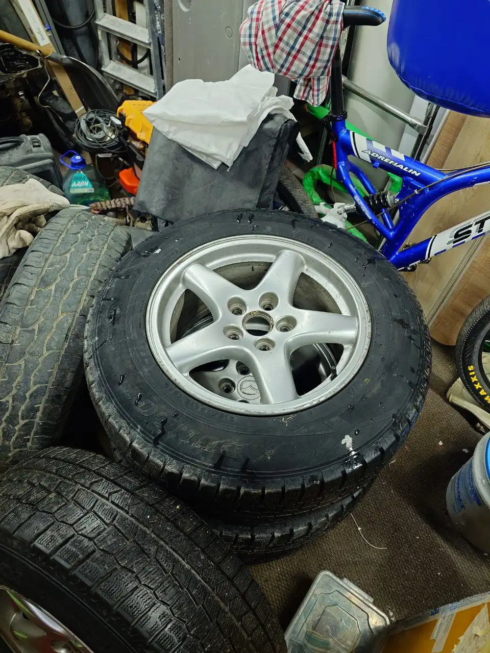 Продажа резины Dunlop Wintermaxx 215/70/16 на дисках Mazda