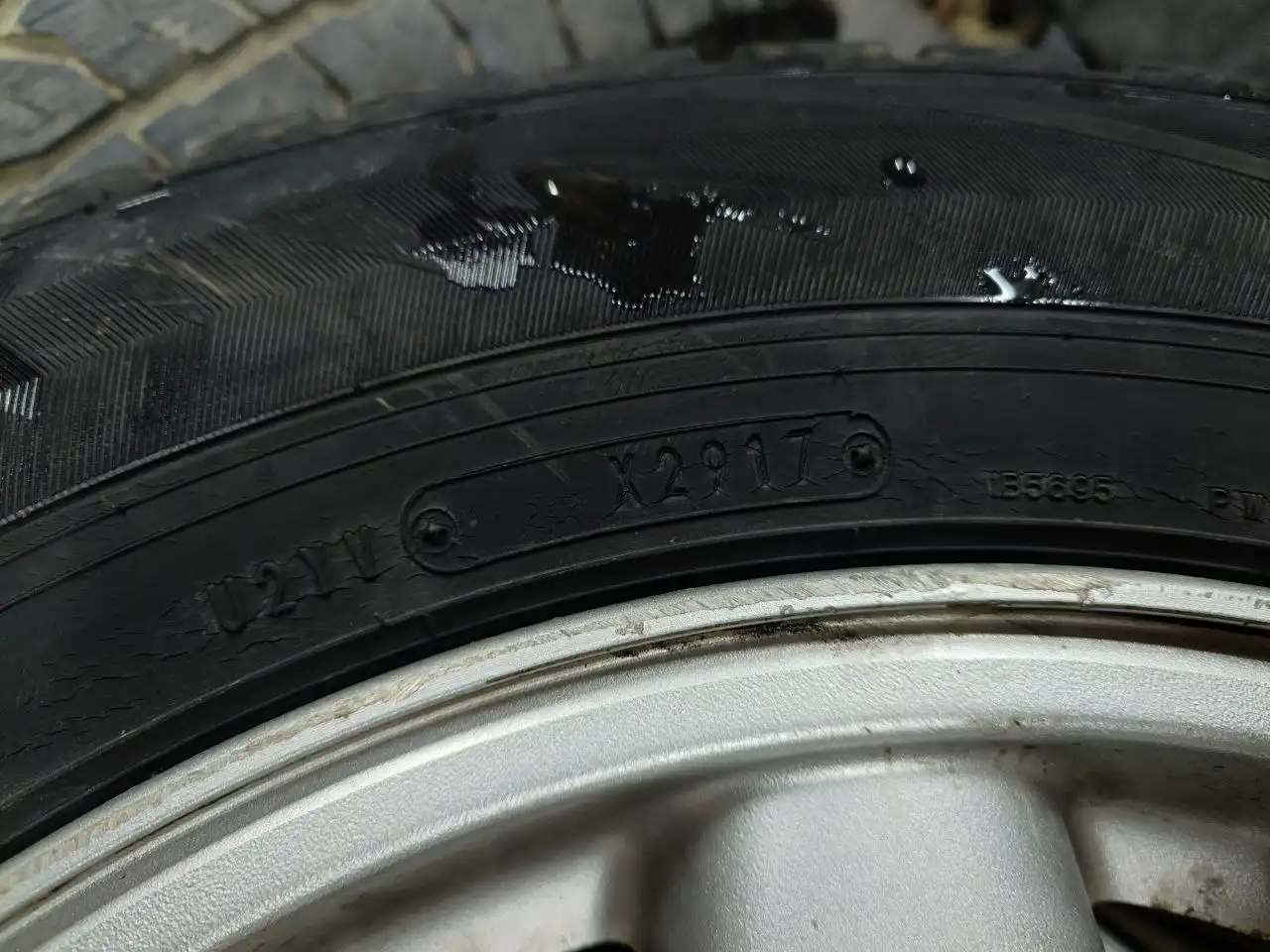 Продажа резины Dunlop Wintermaxx 215/70/16 на дисках Mazda