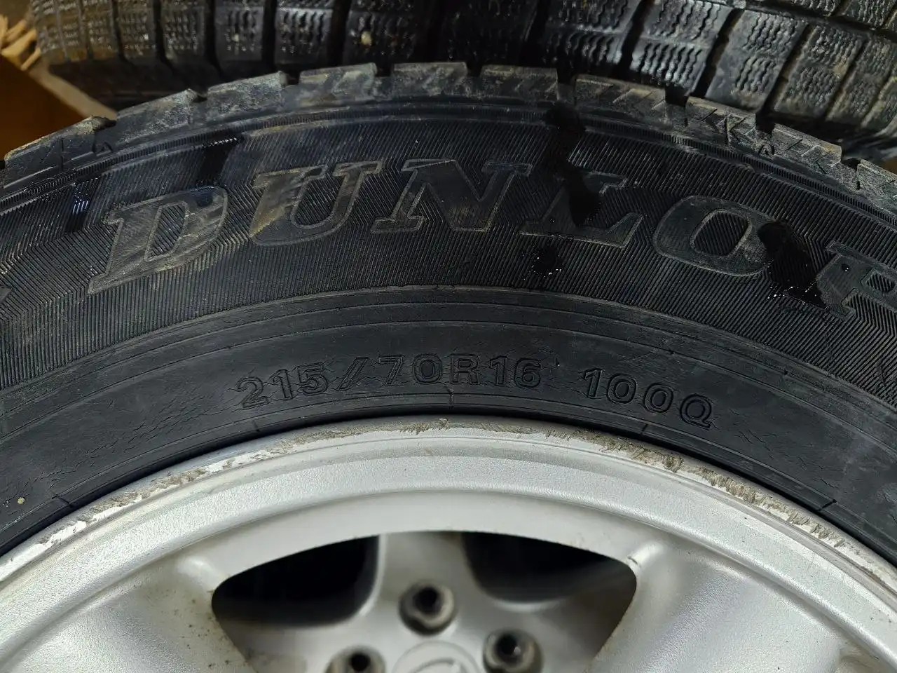 Продажа резины Dunlop Wintermaxx 215/70/16 на дисках Mazda