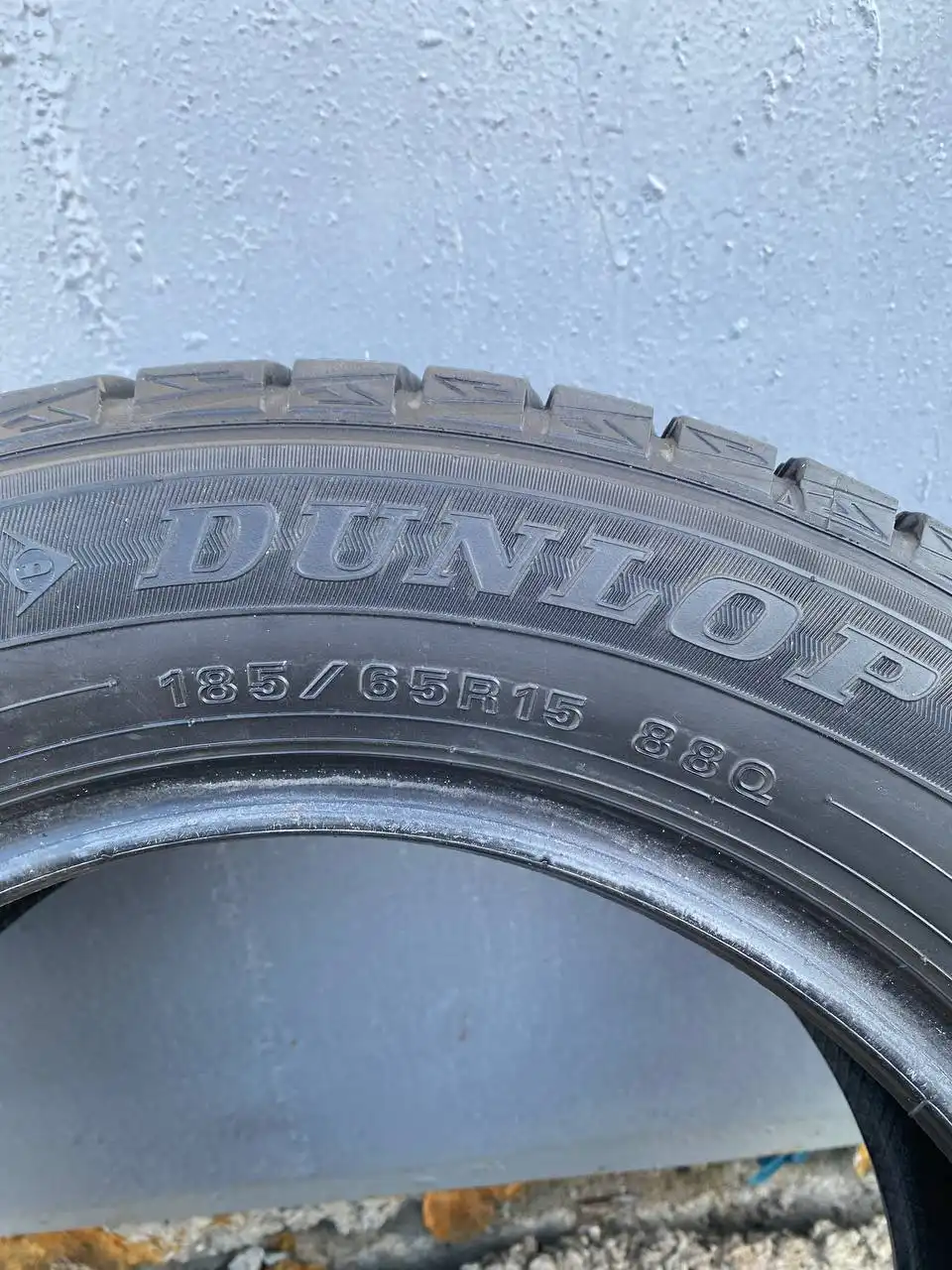 Всесезонная резина DUNLOP в хорошем состоянии