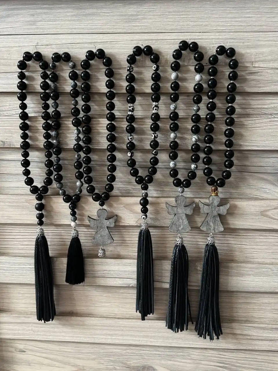 Продам бусы в машину