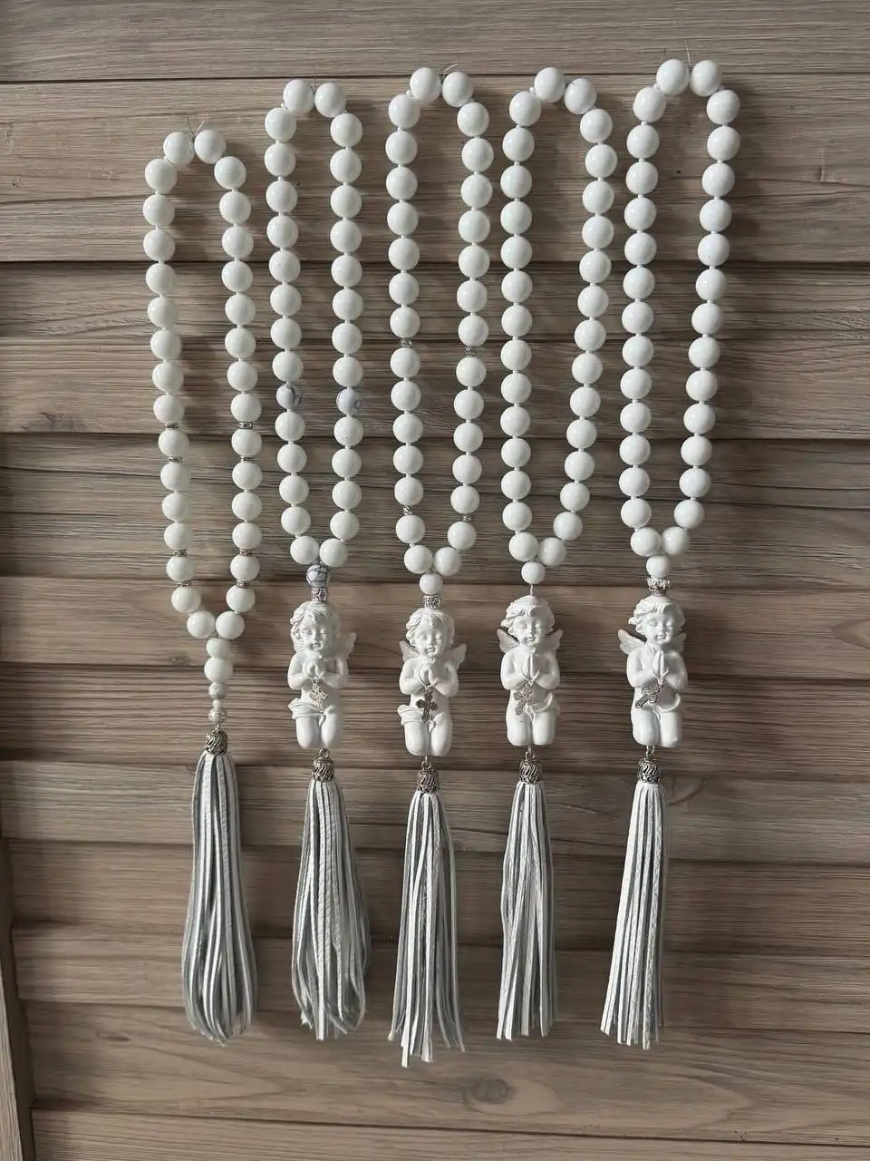 Продам бусы в машину