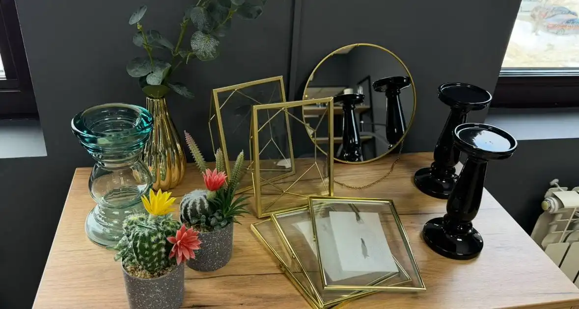 Продажа мебели, оборудования и декора в Корсакове