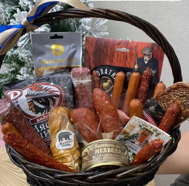 Новогодние подарочные коробочки и корзинки от студии подарков Sakh Surprise