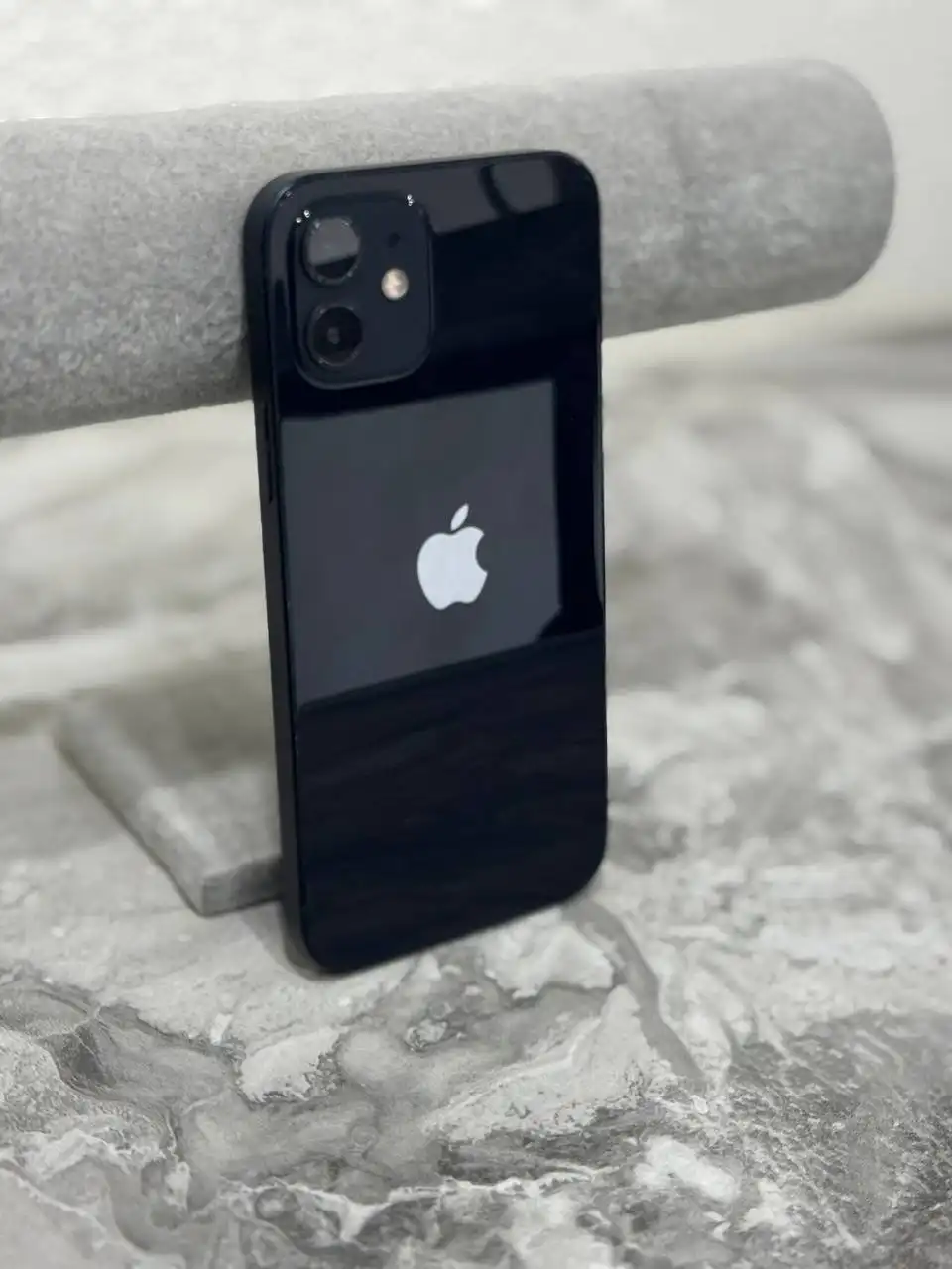 Продам iPhone 12 на 128 ГБ