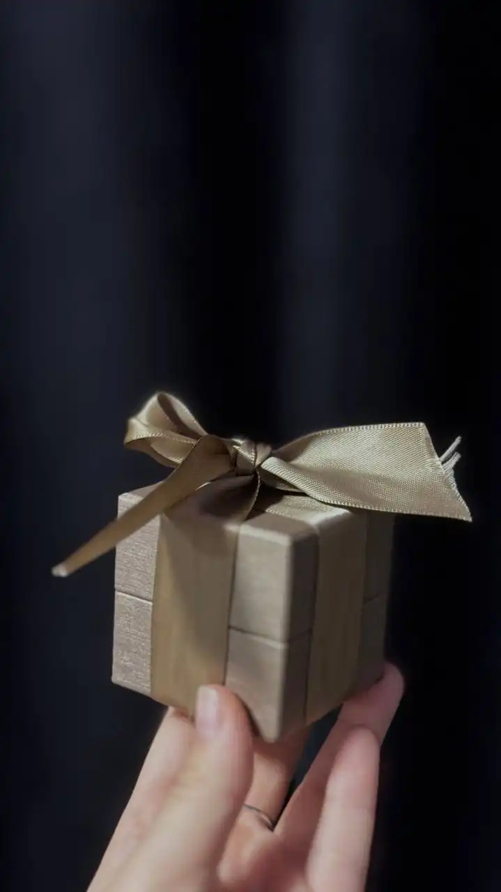 Продам кольцо из белого золота 18,5 размера