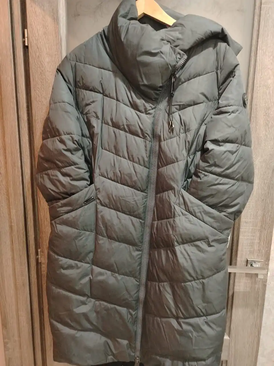 Продам женский зимний пуховик размер 50, рост 170