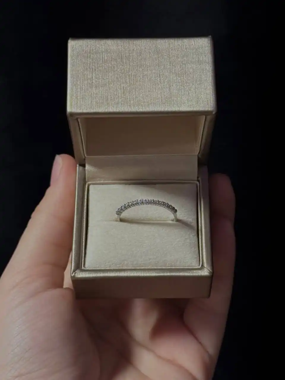 Продажа кольца из белого золота 18.5 размера