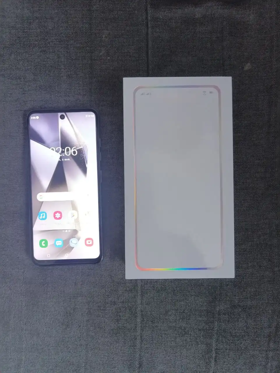 Продам телефон Android 13 с чехлом