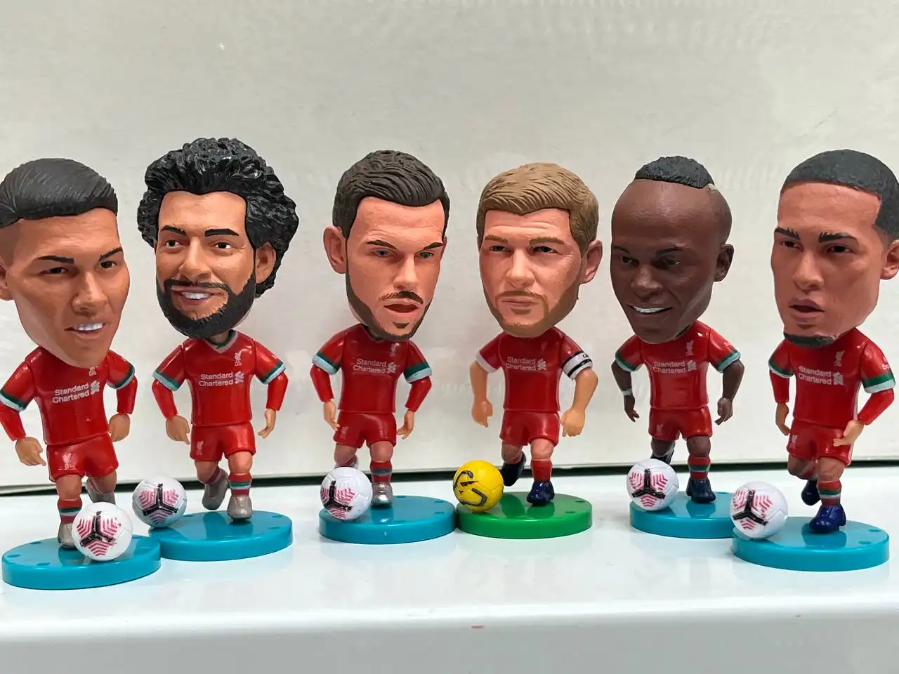 Продажа фигурок футболистов