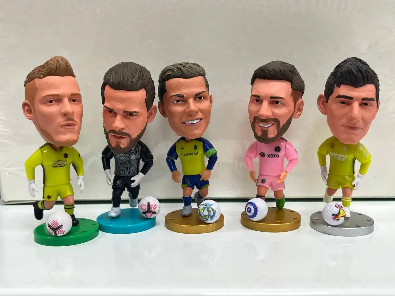 Продажа фигурок футболистов