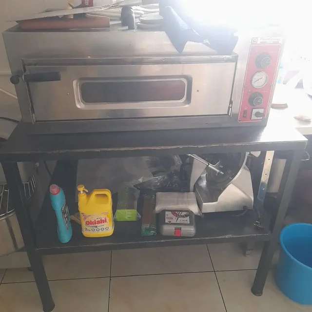 Продается профессиональная итальянская пицца-печь трехфазная - Строительное оборудование в Южно-Сахалинск