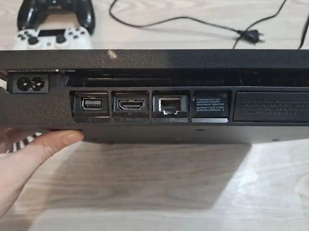 Продаётся PS4 Slim в хорошем состоянии - Игровые приставки (Электроника) в Южно-Сахалинск