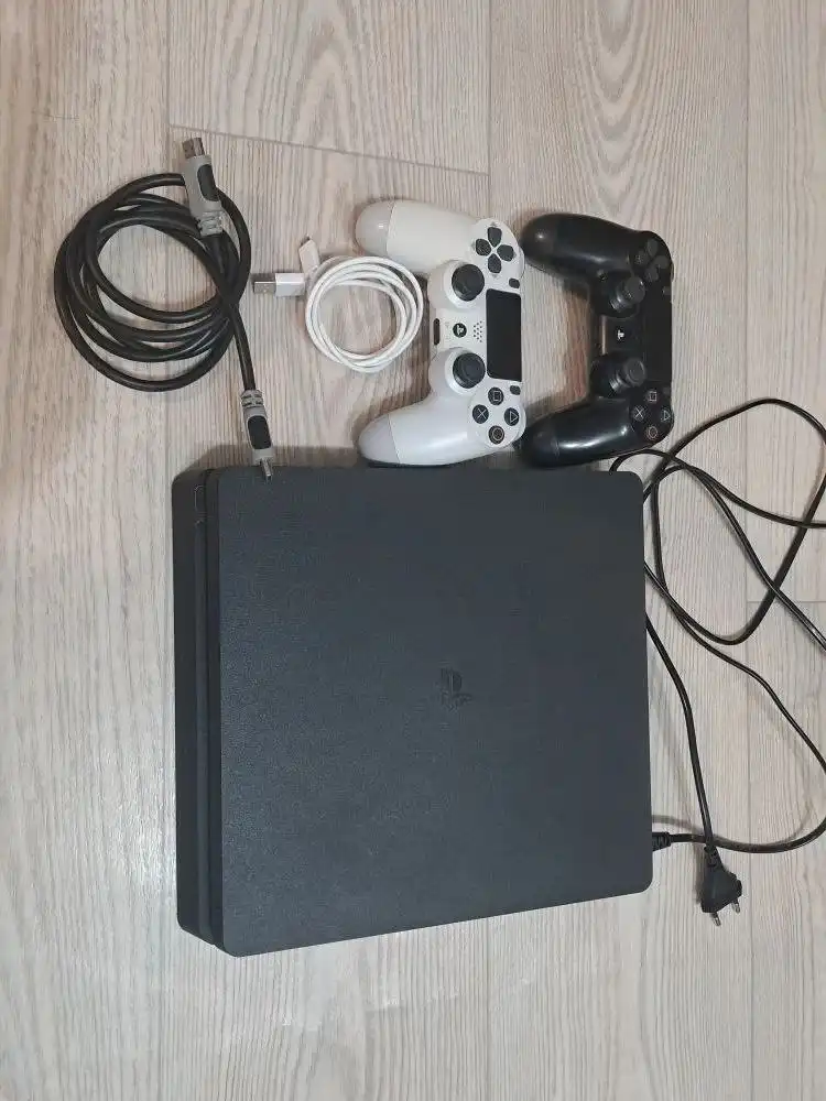 Продаётся PS4 Slim в хорошем состоянии - Игровые приставки (Электроника) в Южно-Сахалинск