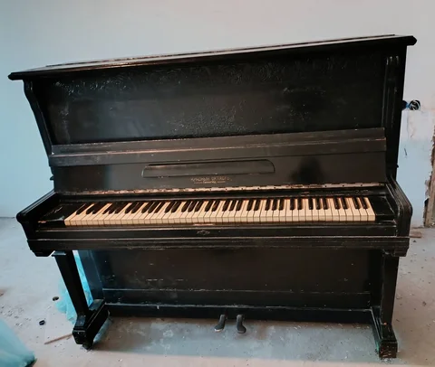 Советское пианино «Красный Октябрь» в Южно-Сахалинске - Окна в Южно-Сахалинск