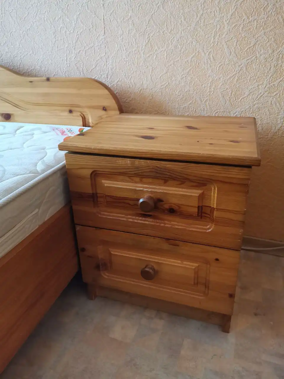 Мебель из массива сосны: кровать, шкаф, тумбочки - Мебель (Для дома и дачи) в Южно-Сахалинск