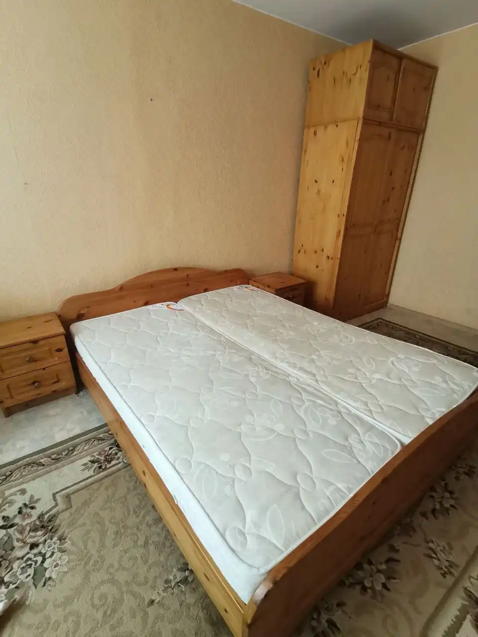 Мебель из массива сосны: кровать, шкаф, тумбочки - Мебель (Для дома и дачи) в Южно-Сахалинск